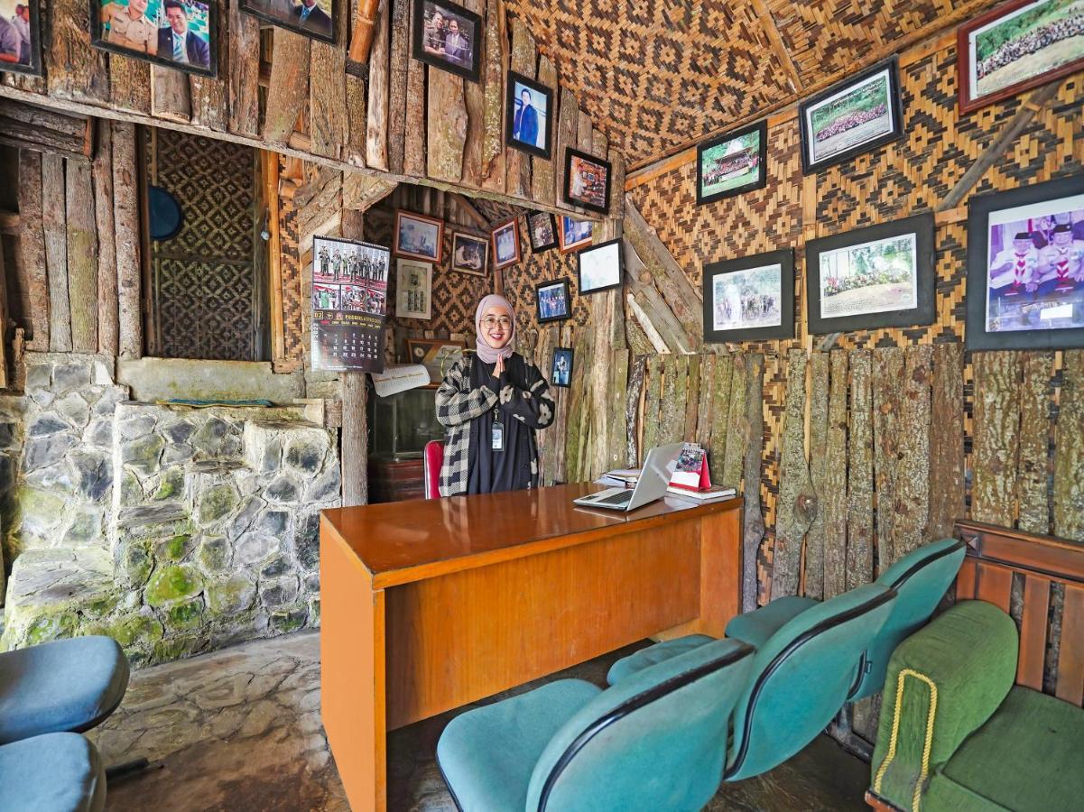 Oyo Homes 90915 Eco Tourism Desa Cihanjuang Rahayu Ciwangun Indah Camp Villas Bongkar Eksteriør bilde