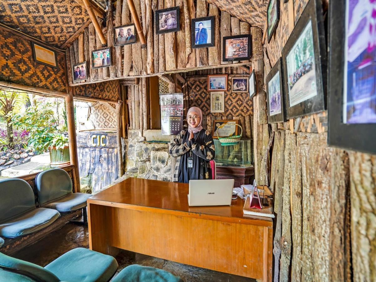 Oyo Homes 90915 Eco Tourism Desa Cihanjuang Rahayu Ciwangun Indah Camp Villas Bongkar Eksteriør bilde