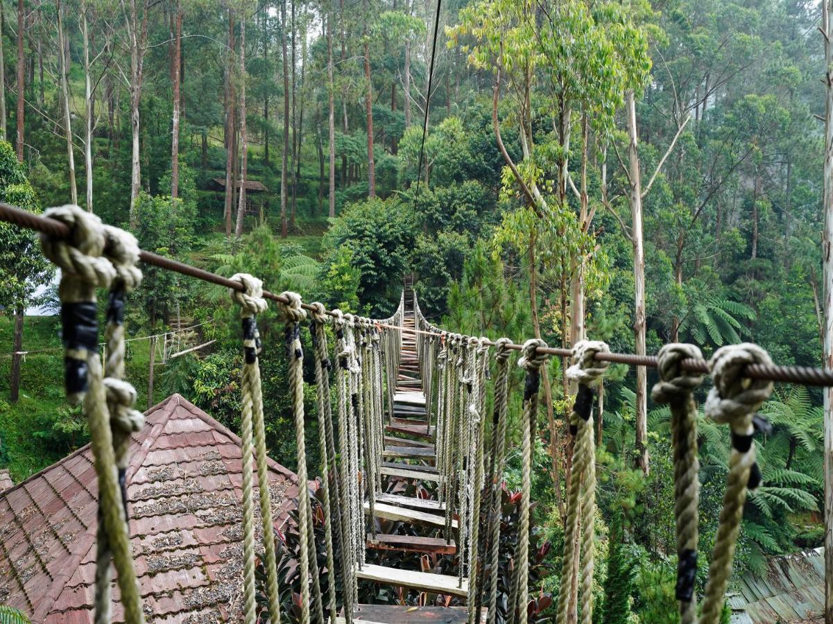 Oyo Homes 90915 Eco Tourism Desa Cihanjuang Rahayu Ciwangun Indah Camp Villas Bongkar Eksteriør bilde
