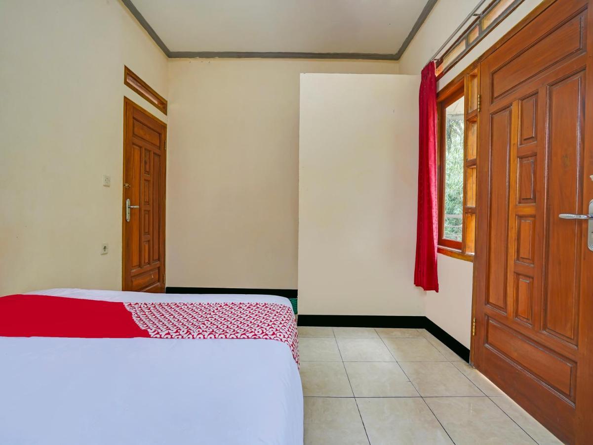 Oyo Homes 90915 Eco Tourism Desa Cihanjuang Rahayu Ciwangun Indah Camp Villas Bongkar Eksteriør bilde