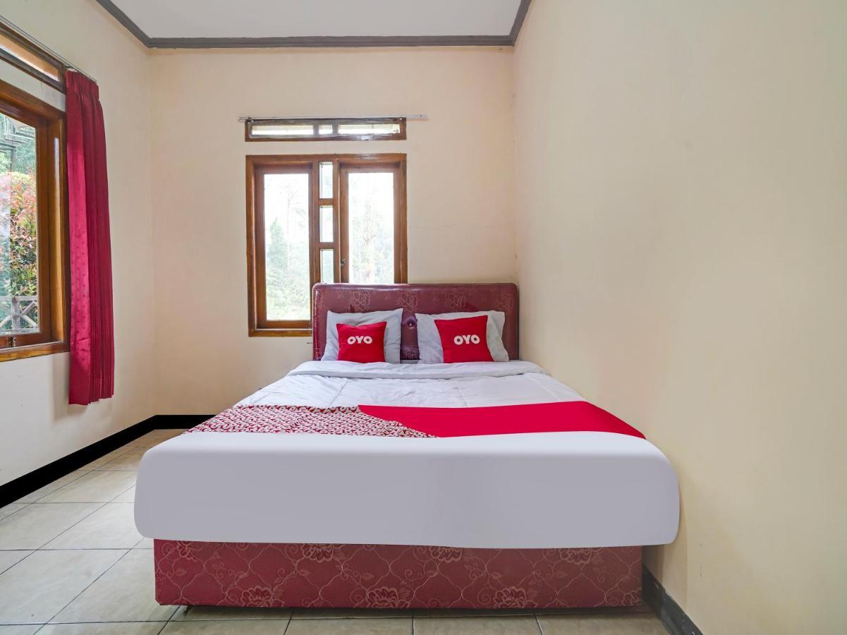 Oyo Homes 90915 Eco Tourism Desa Cihanjuang Rahayu Ciwangun Indah Camp Villas Bongkar Eksteriør bilde