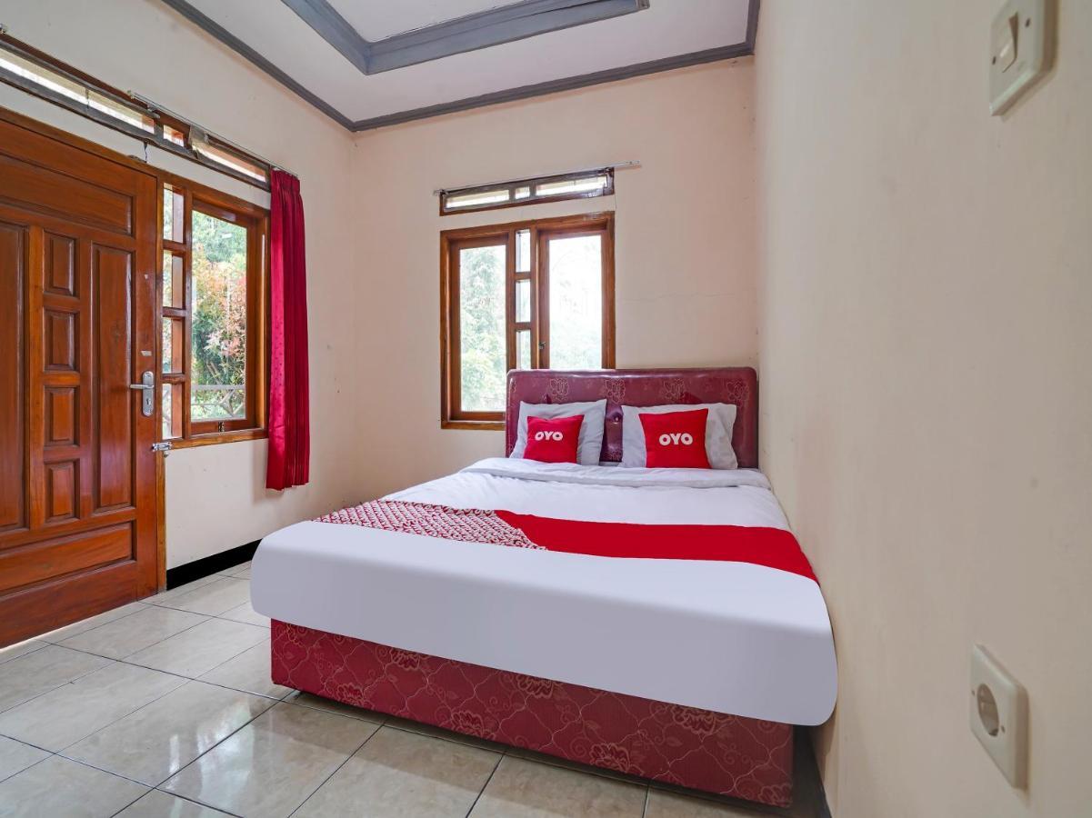 Oyo Homes 90915 Eco Tourism Desa Cihanjuang Rahayu Ciwangun Indah Camp Villas Bongkar Eksteriør bilde