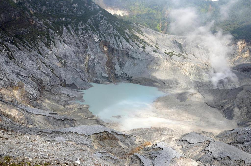 Oyo Homes 90915 Eco Tourism Desa Cihanjuang Rahayu Ciwangun Indah Camp Villas Bongkar Eksteriør bilde