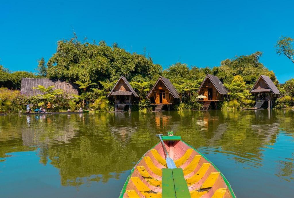 Oyo Homes 90915 Eco Tourism Desa Cihanjuang Rahayu Ciwangun Indah Camp Villas Bongkar Eksteriør bilde